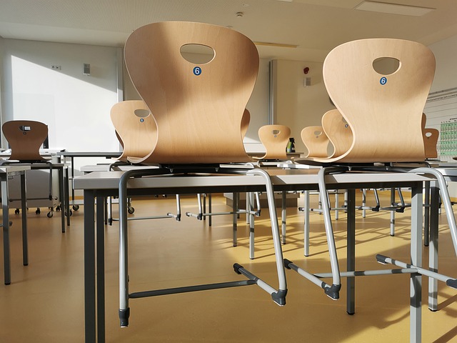 教室の椅子