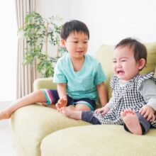 上の子を優先できない…罪悪感を抱えたときに読んでほしい話|「上の子可愛くない症候群」との向き合い方