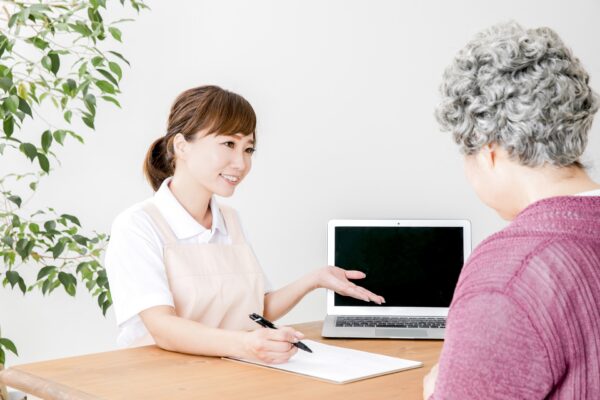 ケアハウスとは?入居条件・費用・他施設との違いをわかりやすく解説 ケアハウスとは?入居条件・費用・他施設との違いをわかりやすく解説